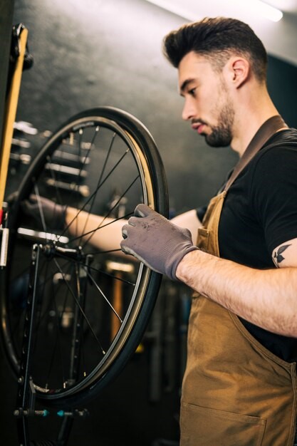 Free photo mechanic repairing a bicycle